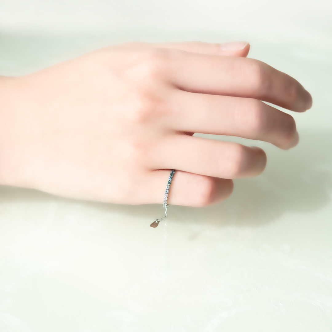 シリコンブレスレット ブルートパーズ2.3ct ダイヤモンド0.02ct