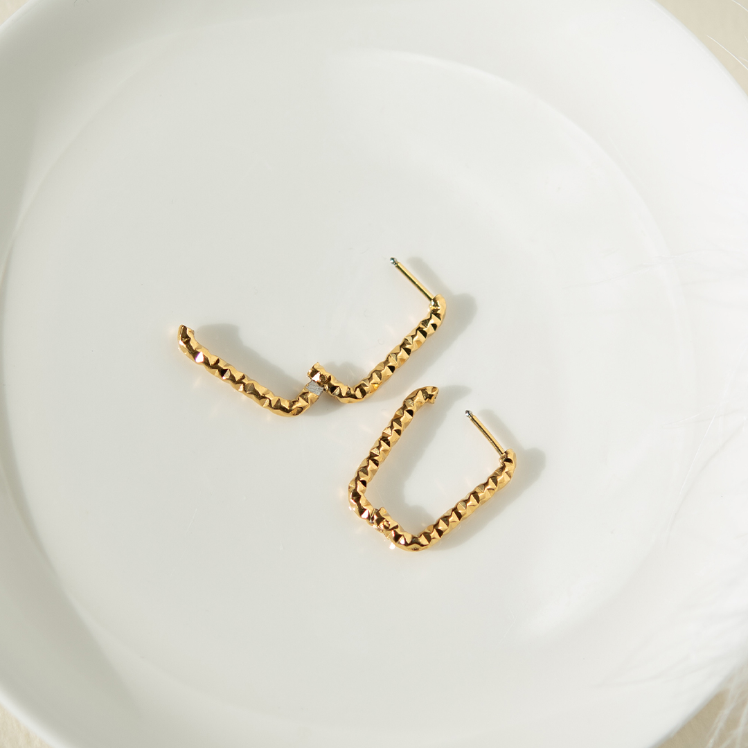 中折れピアス サージカルステンレス イエローゴールドIPコーティング