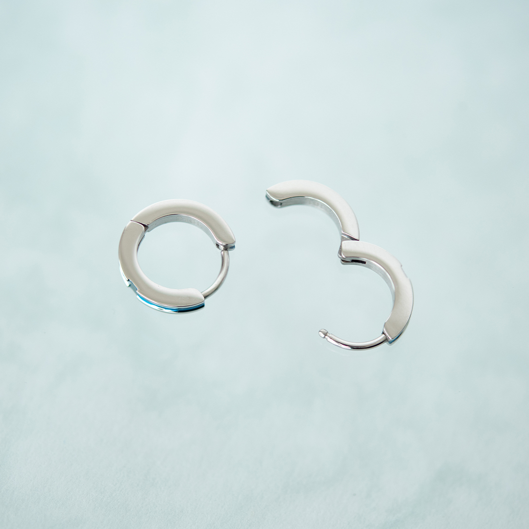 中折れピアス サージカルステンレス ブルーIPコーティング